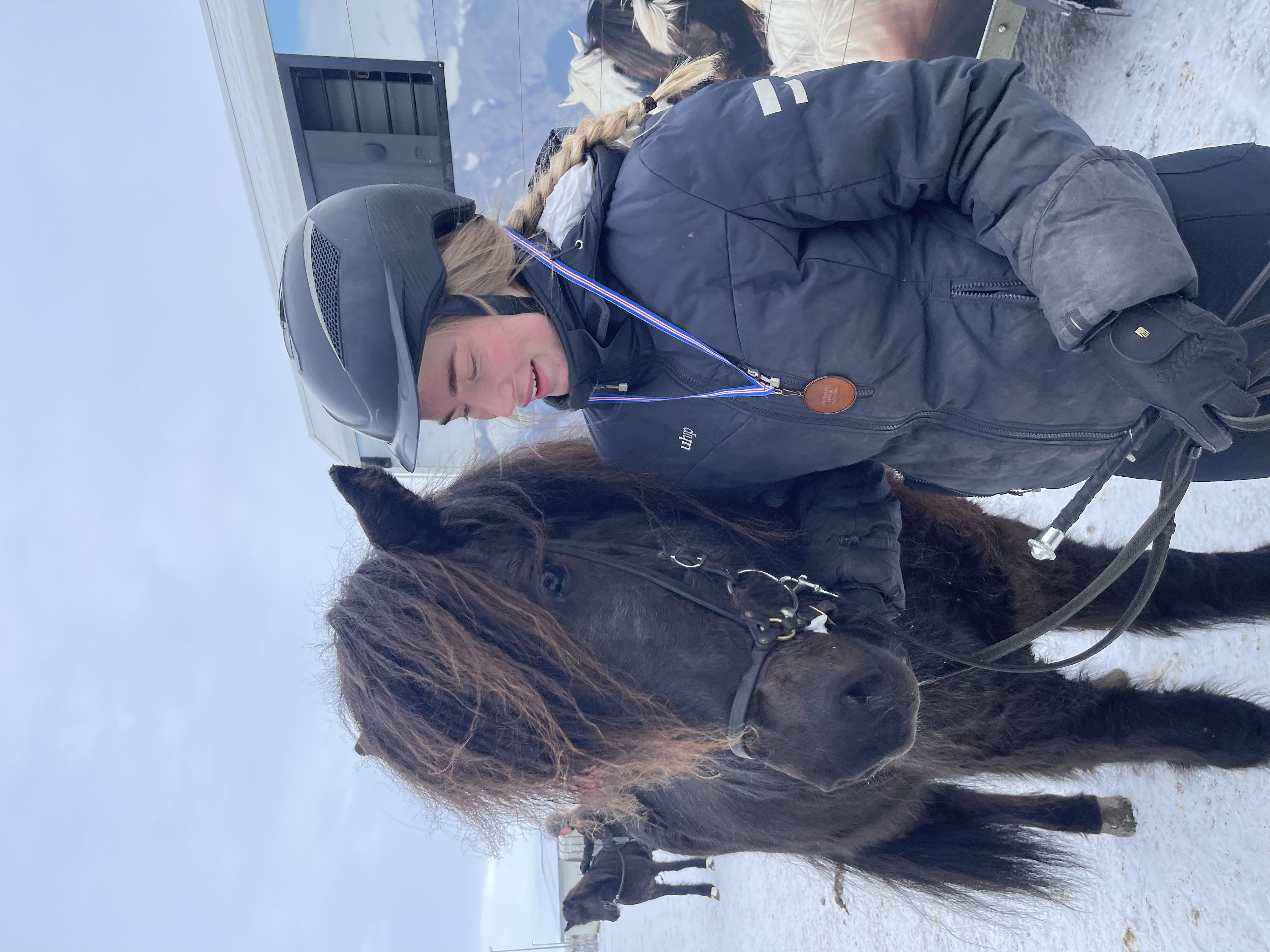 Benedicte trener islandshest